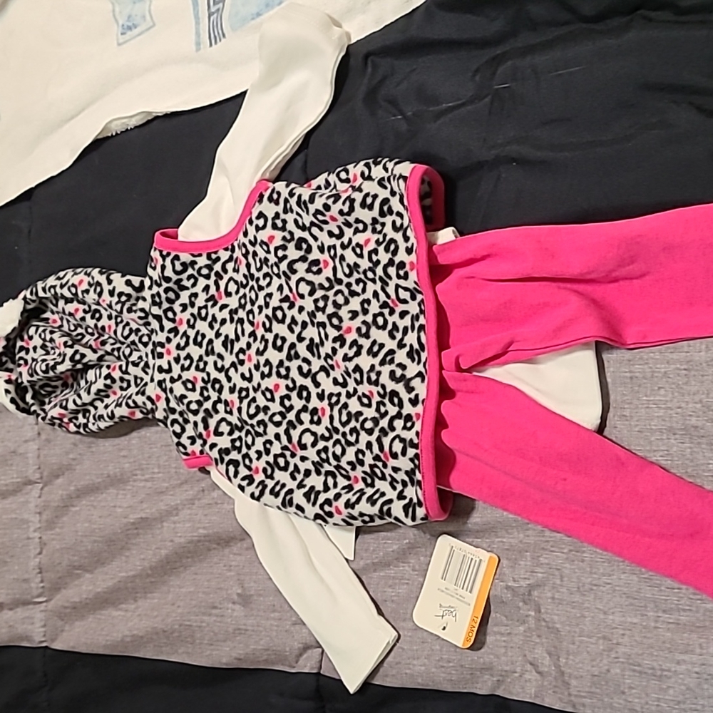 Clothes - Picture 2 of 3